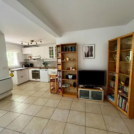 Flat With Garden In Charming Fully Renovated Appartement