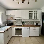 Apartmán Flat With Garden In Charming Fully Renovated Fréjus