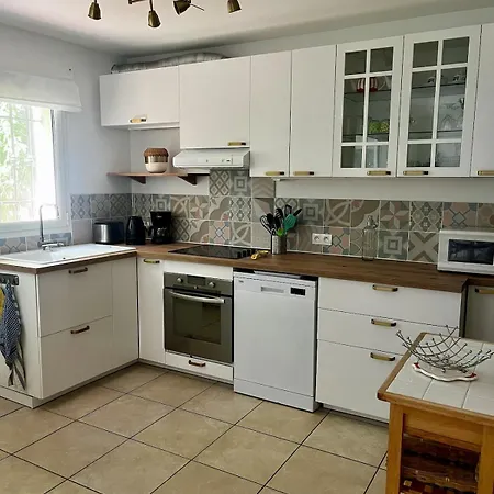 Flat With Garden In Charming Fully Renovated Fréjus