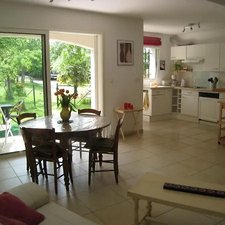 Flat With Garden In Charming Fully Renovated Fréjus