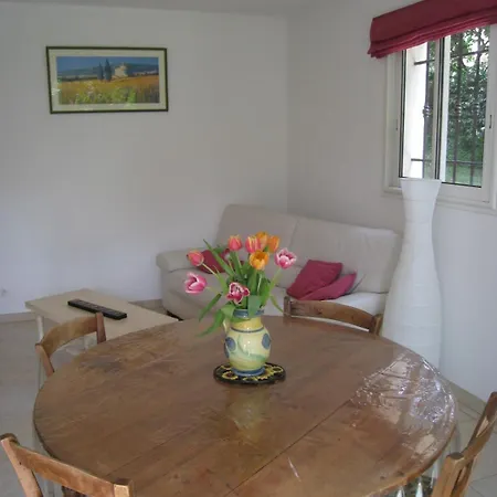 Flat With Garden In Charming Fully Renovated Fréjus