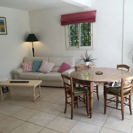 Flat With Garden In Charming Fully Renovated *