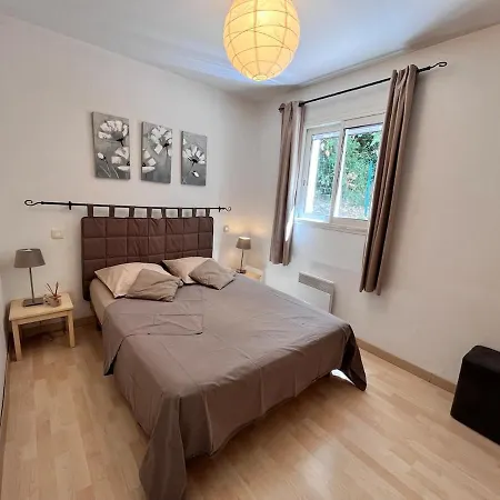 Flat With Garden In Charming Fully Renovated * Fréjus